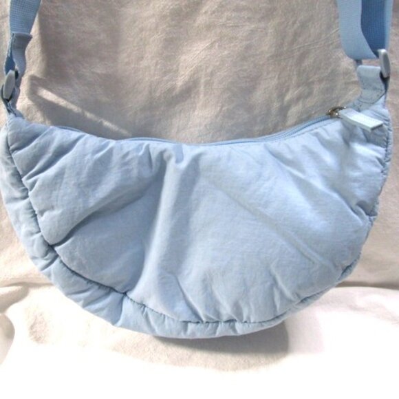 OLD NAVY PUFFY LIGHT WEIGHT FANNY/BELT BAG Light Blue - Picture 2 of 6